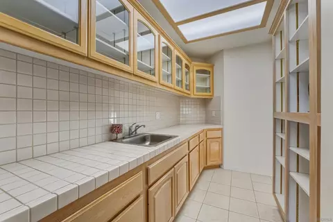 Kitchen - 2464 Canyon Creek Rd, Escondido, CA 92025 photo 5 of 5