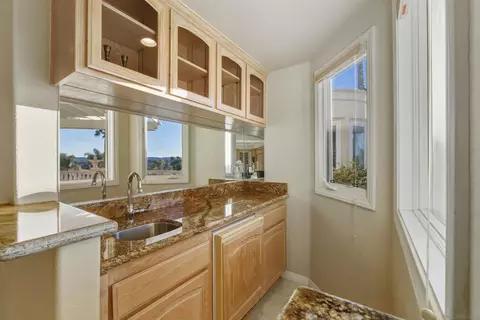 Kitchen - 2464 Canyon Creek Rd, Escondido, CA 92025 photo 4 of 5