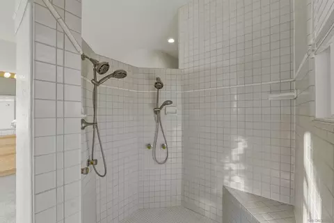 Bath - 2464 Canyon Creek Rd, Escondido, CA 92025 photo 2 of 6