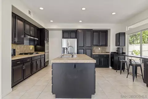 Kitchen - 32143 Paseo San Esteban, Temecula, CA 92592 photo 2 of 4