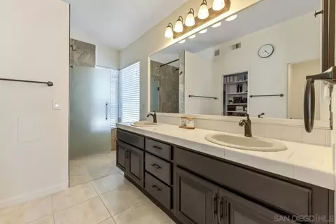 Bath - 32143 Paseo San Esteban, Temecula, CA 92592 photo 2 of 3