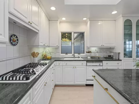 Kitchen - 7753 Via Capri, La Jolla, CA 92037 photo 2 of 5