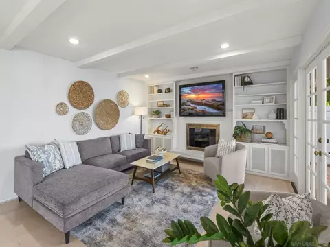 Living - 7753 Via Capri, La Jolla, CA 92037 photo 9 of 10