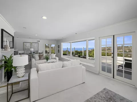 Living - 7753 Via Capri, La Jolla, CA 92037 photo 3 of 10