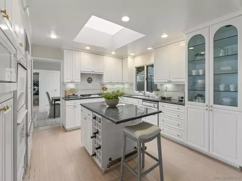 Kitchen - 7753 Via Capri, La Jolla, CA 92037 photo 5 of 5