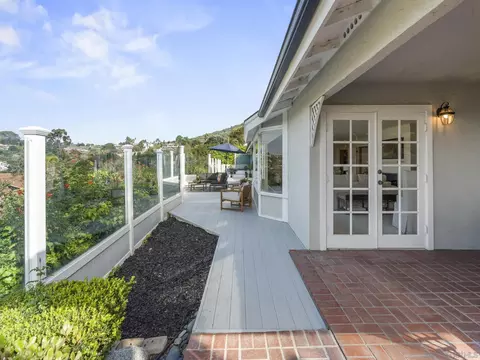 Exterior - 7753 Via Capri, La Jolla, CA 92037 photo 5 of 9