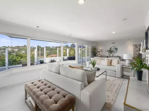 Living - 7753 Via Capri, La Jolla, CA 92037 photo 2 of 10