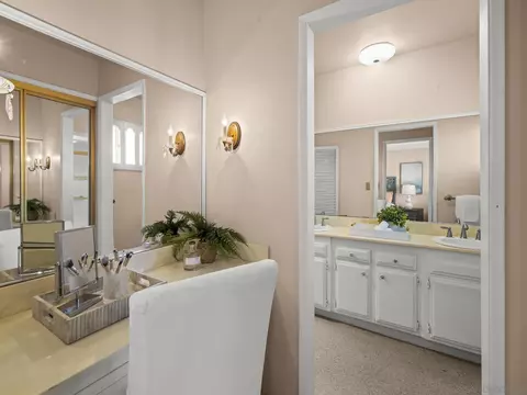 Bath - 7753 Via Capri, La Jolla, CA 92037 photo 5 of 8