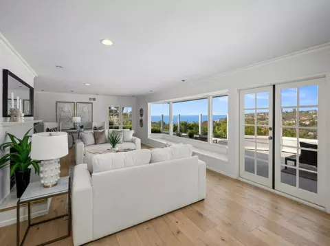 Living - 7753 Via Capri, La Jolla, CA 92037 photo 4 of 10