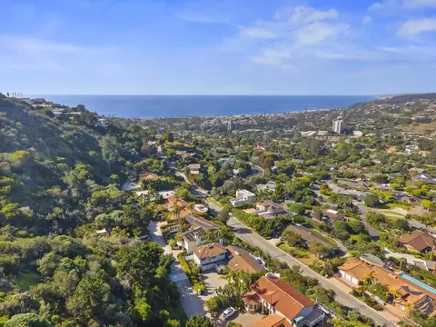 View/Area - 7753 Via Capri, La Jolla, CA 92037 photo 4 of 13