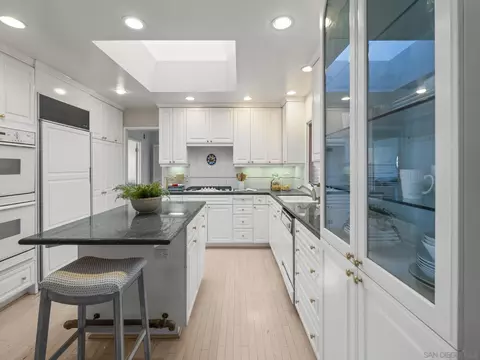 Kitchen - 7753 Via Capri, La Jolla, CA 92037 photo 3 of 5