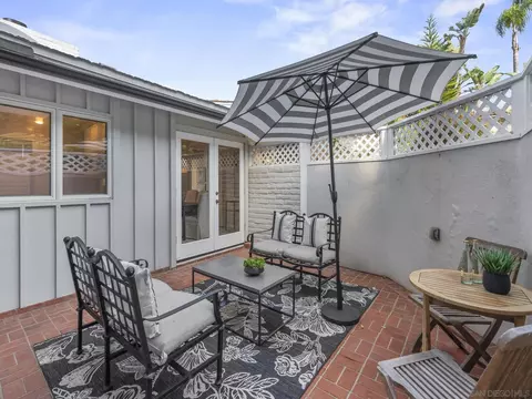 Exterior - 7753 Via Capri, La Jolla, CA 92037 photo 7 of 9