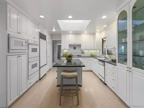 Kitchen - 7753 Via Capri, La Jolla, CA 92037 photo 4 of 5