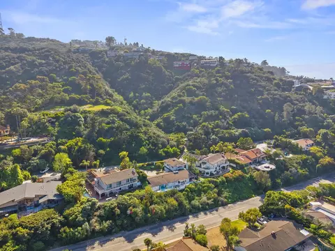 View/Area - 7753 Via Capri, La Jolla, CA 92037 photo 7 of 13