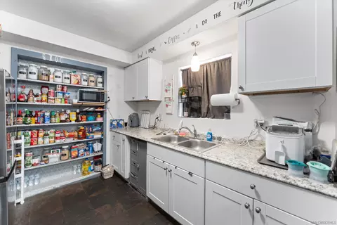 Kitchen - 489 E 55th St, Long Beach, CA 90805 photo 3 of 3