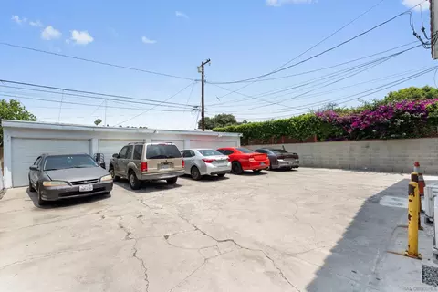 Exterior - 489 E 55th St, Long Beach, CA 90805 photo 3 of 4