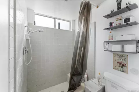 Bath - 489 E 55th St, Long Beach, CA 90805 photo 4 of 4