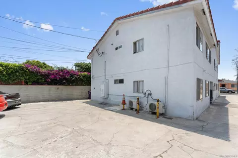 Exterior - 489 E 55th St, Long Beach, CA 90805 photo 2 of 4