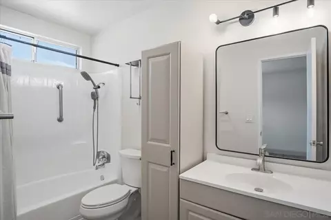 Bath - 4281 Lowell St #24, La Mesa, CA 91941 photo 5 of 8