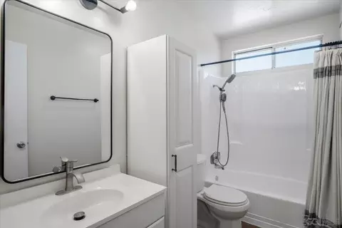 Bath - 4281 Lowell St #24, La Mesa, CA 91941 photo 1 of 8