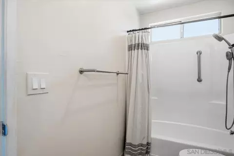Bath - 4281 Lowell St #24, La Mesa, CA 91941 photo 7 of 8