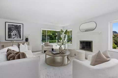 Living - 445 Avenida Primavera, Del Mar, CA 92014 photo 2 of 4