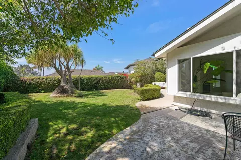 Exterior - 445 Avenida Primavera, Del Mar, CA 92014 photo 8 of 11