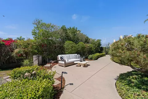 Exterior - 445 Avenida Primavera, Del Mar, CA 92014 photo 5 of 11