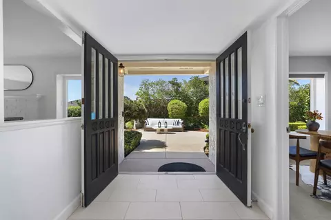 Entry Way - 445 Avenida Primavera, Del Mar, CA 92014 photo 2 of 3