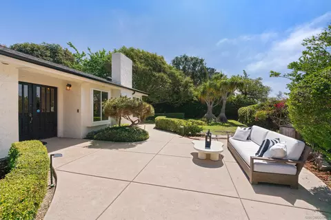 Exterior - 445 Avenida Primavera, Del Mar, CA 92014 photo 3 of 11