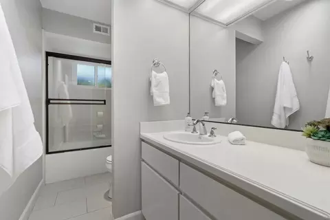 Bath - 445 Avenida Primavera, Del Mar, CA 92014 photo 3 of 3