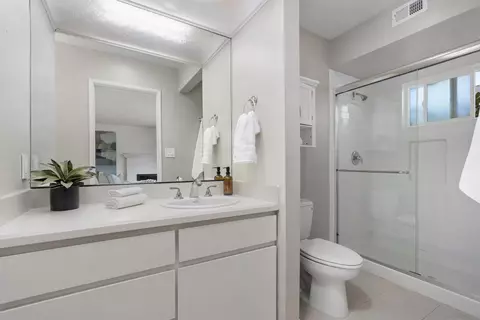 Bath - 445 Avenida Primavera, Del Mar, CA 92014 photo 2 of 3
