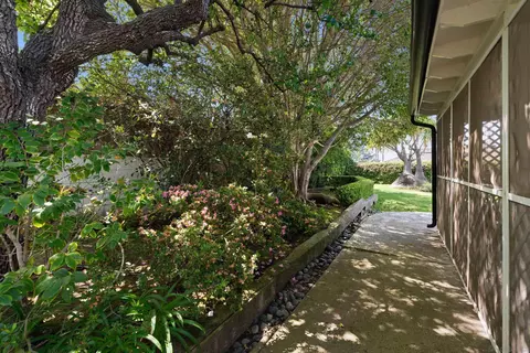 Exterior - 445 Avenida Primavera, Del Mar, CA 92014 photo 10 of 11