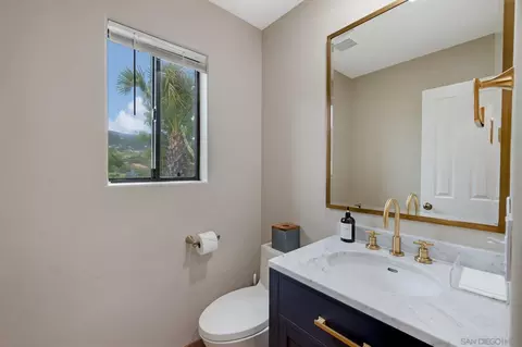 Bath - 17287 Oak Hollow Rd, Ramona, CA 92065 photo 4 of 6