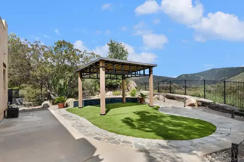 Exterior - 17287 Oak Hollow Rd, Ramona, CA 92065 photo 7 of 10