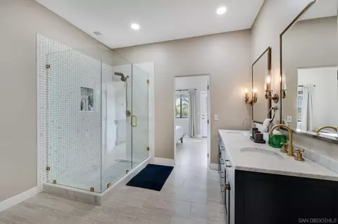 Bath - 17287 Oak Hollow Rd, Ramona, CA 92065 photo 5 of 6