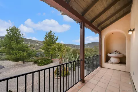 Exterior - 17287 Oak Hollow Rd, Ramona, CA 92065 photo 6 of 10