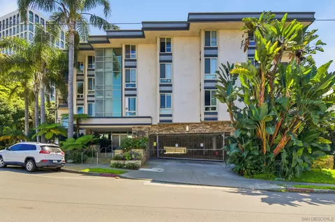 935 Genter #305, La Jolla, CA 92037