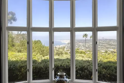 View/Area - 2302 Rue Adriane, La Jolla, CA 92037 photo 4 of 4