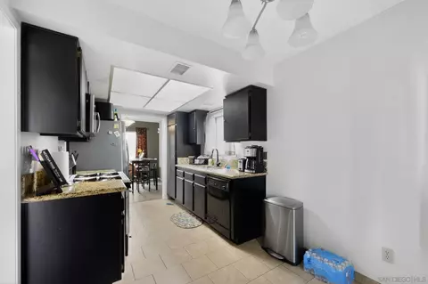 Kitchen - 1072 Violet St, Hemet, CA 92545 photo 1 of 2