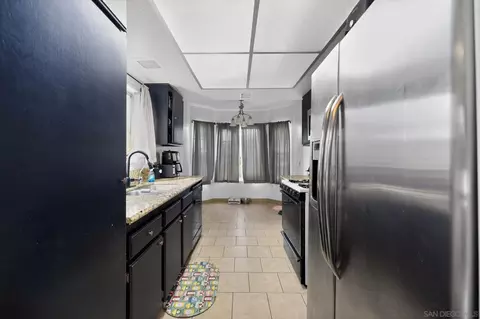 Kitchen - 1072 Violet St, Hemet, CA 92545 photo 2 of 2