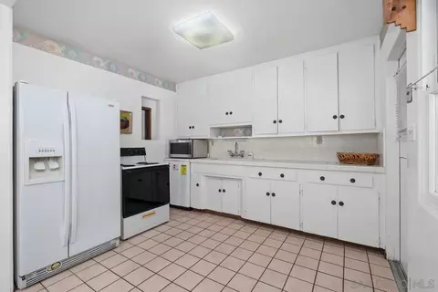 Kitchen - 11179 Topo Ln, Lakeside, CA 92040 photo 2 of 2