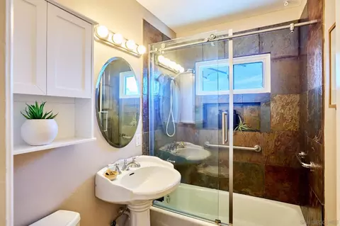 Bath - 4568 4th St, La Mesa, CA 91941 photo 1 of 1