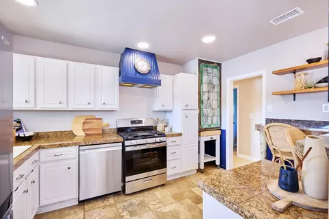Kitchen - 4568 4th St, La Mesa, CA 91941 photo 1 of 2