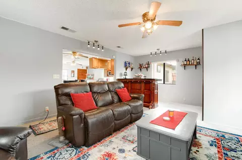 Living - 567 Brighthaven, El Cajon, CA 92019 photo 2 of 2