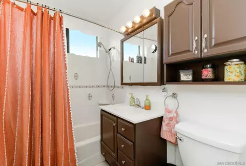 Bath - 567 Brighthaven, El Cajon, CA 92019 photo 1 of 2