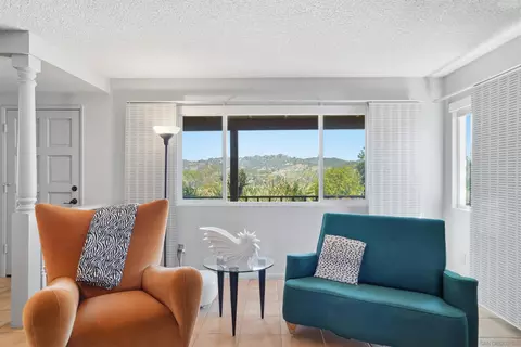 Living - 2384 Glenn Rd, Fallbrook, CA 92028 photo 2 of 3