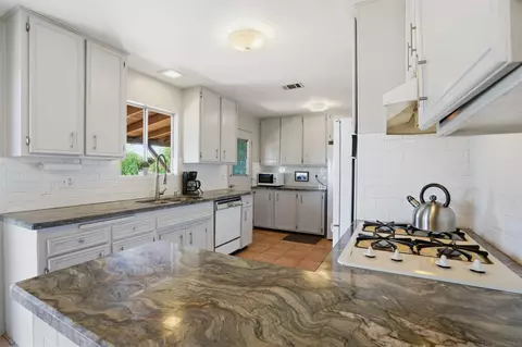 2384 Glenn Rd, Fallbrook, CA 92028