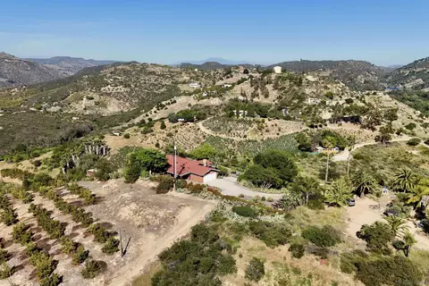 View/Area - 2384 Glenn Rd, Fallbrook, CA 92028 photo 2 of 2