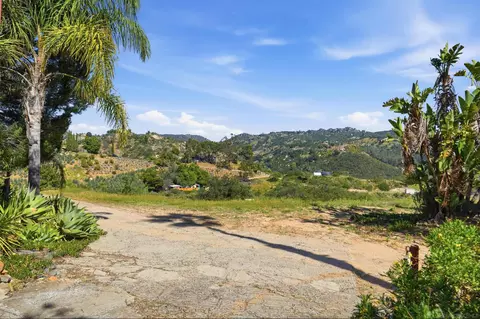 Exterior - 2384 Glenn Rd, Fallbrook, CA 92028 photo 10 of 12